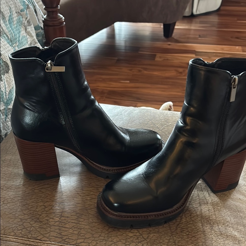 Patrizia Luca Black Ankle Boots with Chunky Heel and Elastic Sides